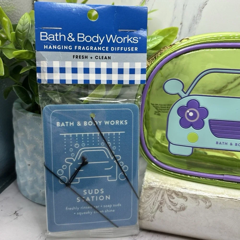 Bath & Body Works Travel Gift Set Cosmetic Bag Sanitizer Hand Cream Suds Station